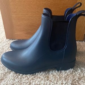 Navy ankle rain boots